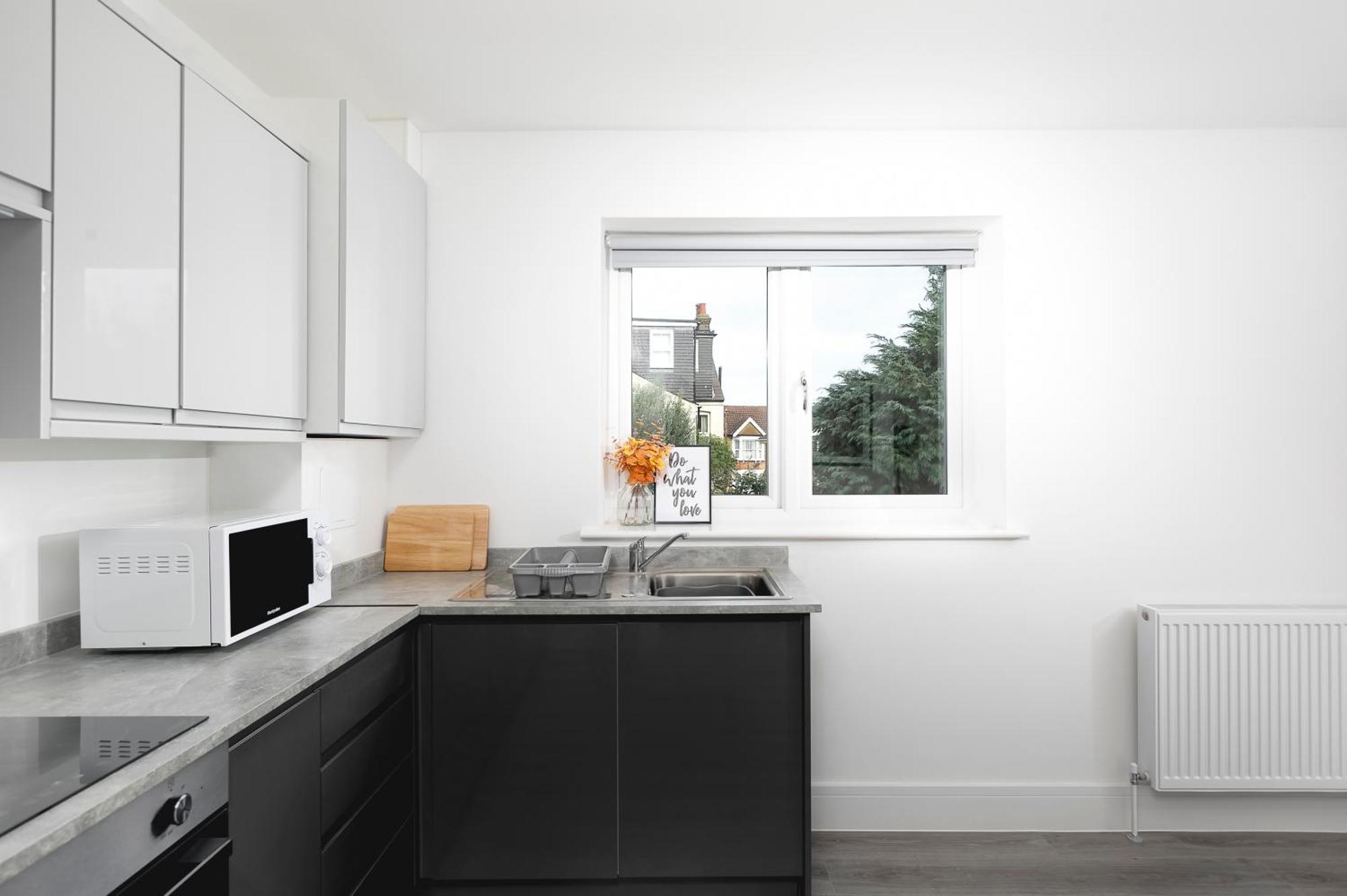 Cozy Apartments With King Size Beds Near Enfield Town & Chase Farm Train Stations With Wifi And Parking المظهر الخارجي الصورة
