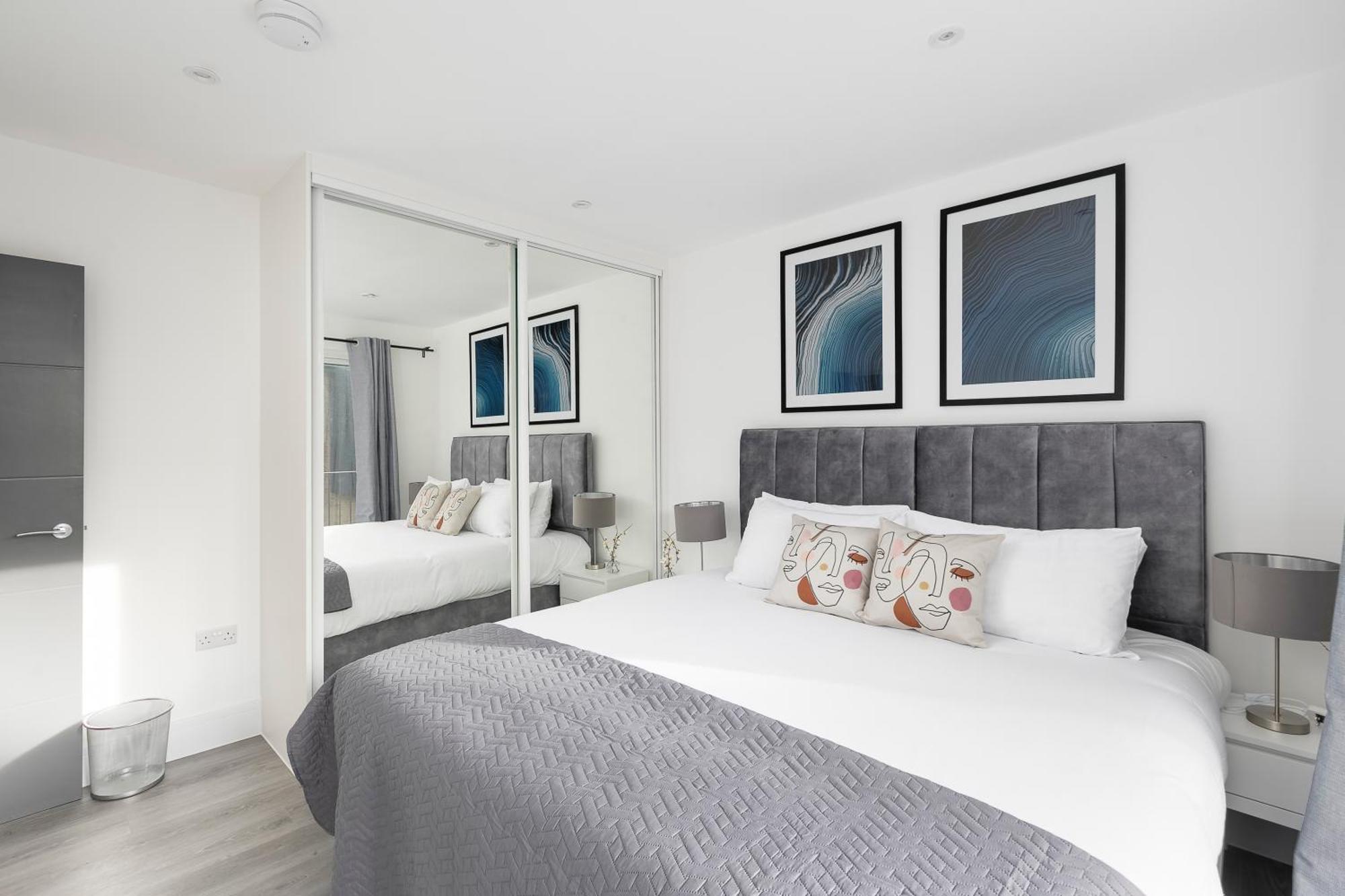 Cozy Apartments With King Size Beds Near Enfield Town & Chase Farm Train Stations With Wifi And Parking المظهر الخارجي الصورة