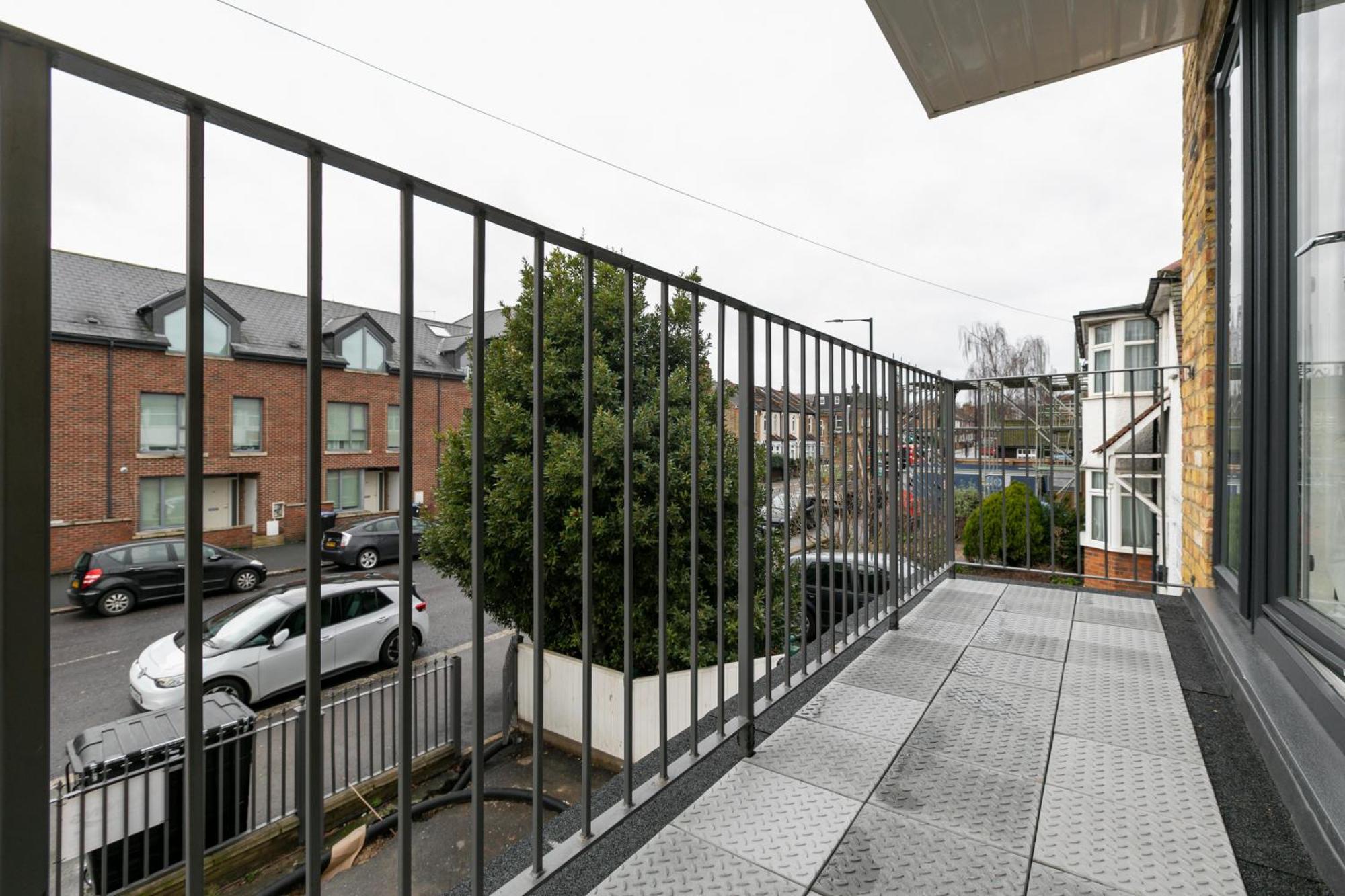Cozy Apartments With King Size Beds Near Enfield Town & Chase Farm Train Stations With Wifi And Parking المظهر الخارجي الصورة