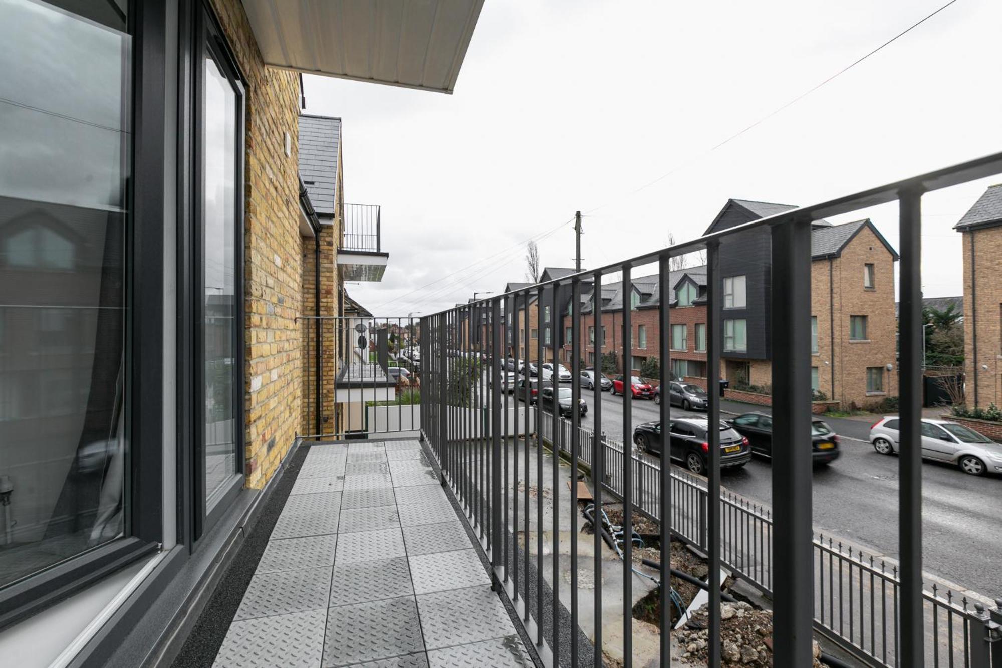 Cozy Apartments With King Size Beds Near Enfield Town & Chase Farm Train Stations With Wifi And Parking المظهر الخارجي الصورة
