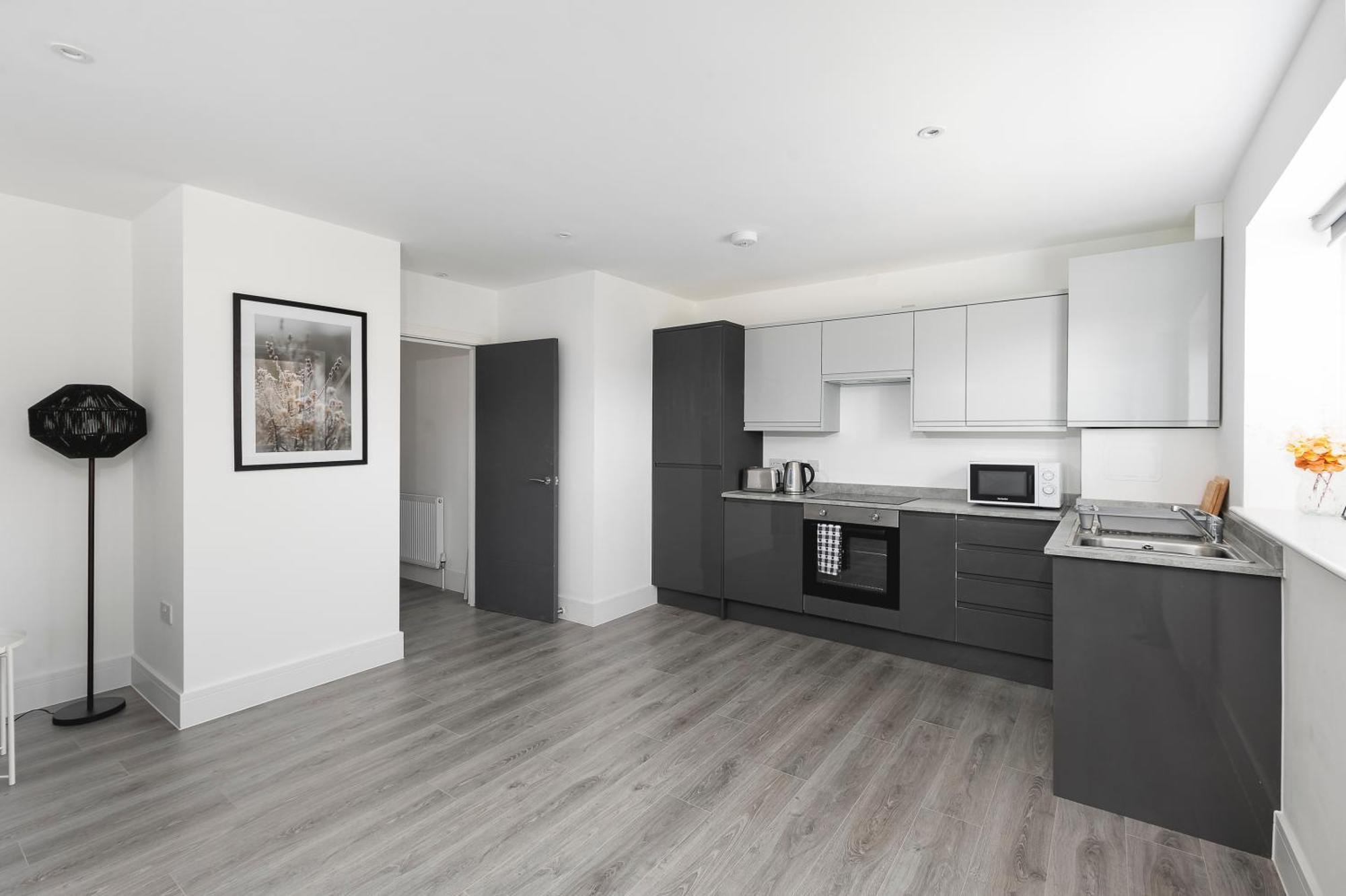 Cozy Apartments With King Size Beds Near Enfield Town & Chase Farm Train Stations With Wifi And Parking المظهر الخارجي الصورة